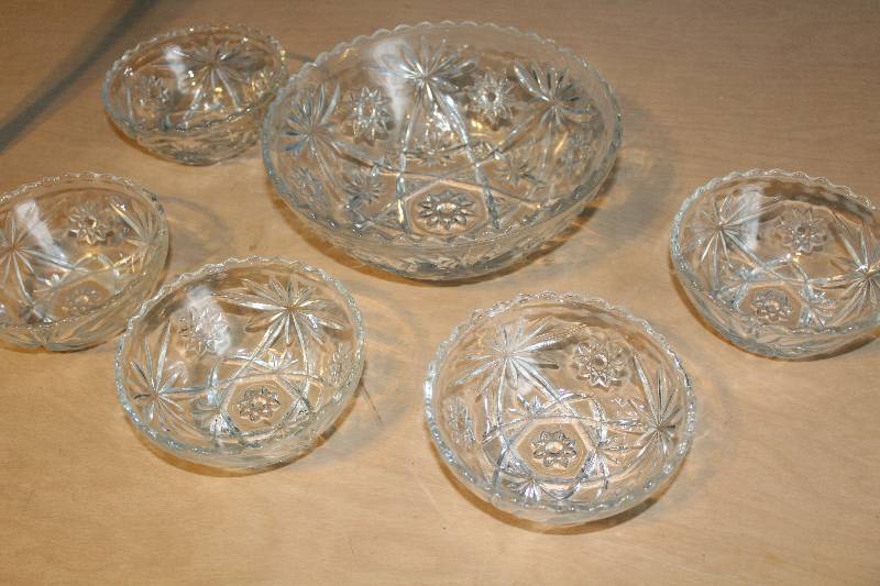 lot 8388 image: Glass Bowls