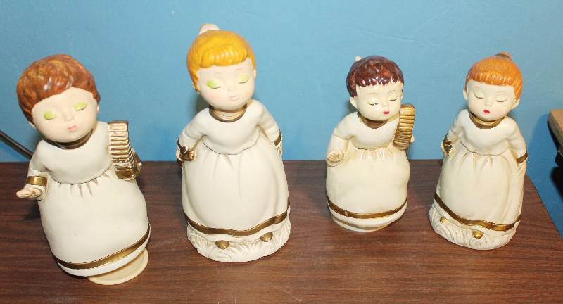 lot 8395 image: Lot of 2 Sets of Kissing Angel Figurines
