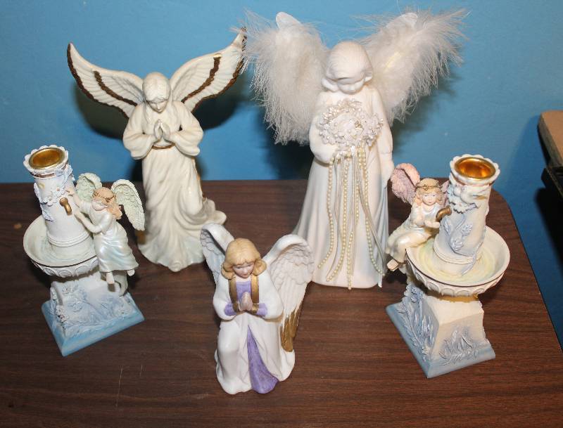 lot 8396 image: 5 Pieces of Angel Dcor