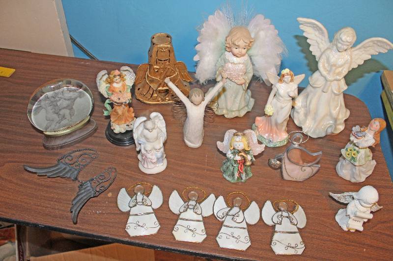 lot 8402 image: Assorted Angel Dcor