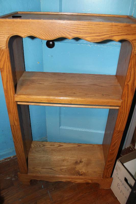 lot 8404 image: Wooden Shelf