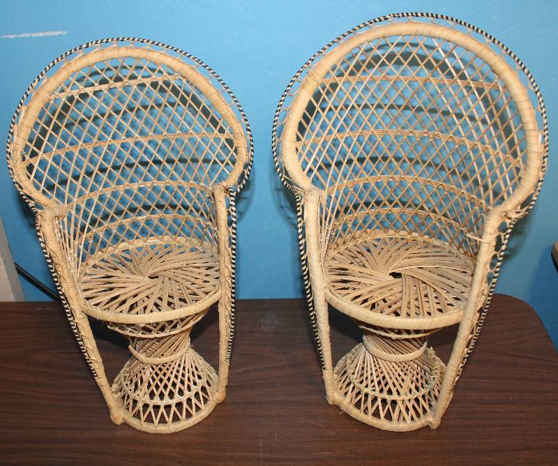 lot 8407 image: Lot of 2 Wicker Doll Chairs - Cute