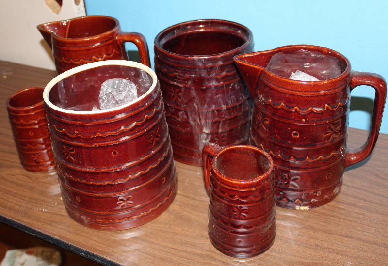 lot 8408 image: Lot of 6 Pieces of Brown Stoneware - See Pics for whats included