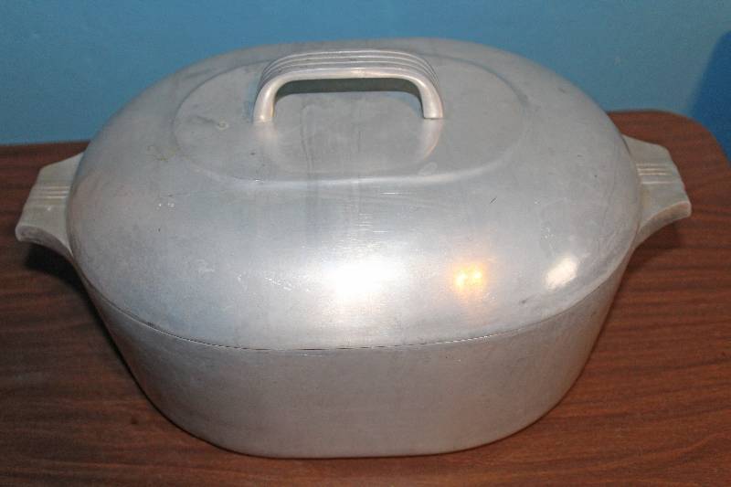 lot 8416 image: Wagner Ware Aluminum Roasting Pan