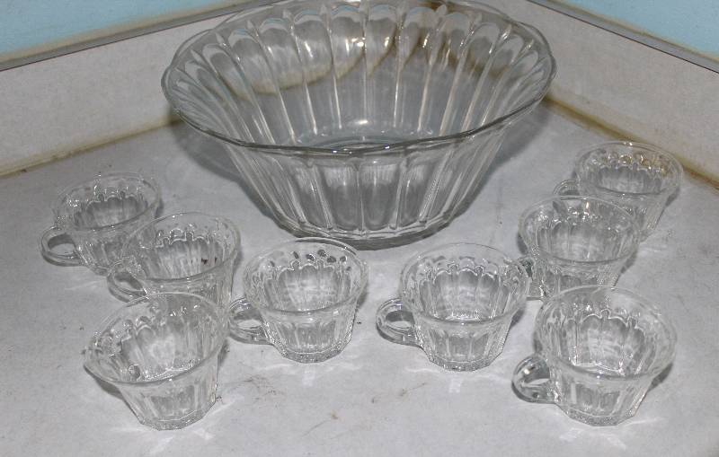 lot 8430 image: Punch Bowl Set