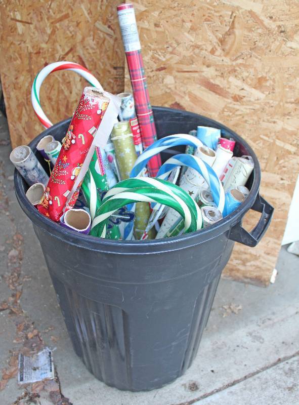 lot 8435 image: Plastic Barrel and Wrapping Paper
