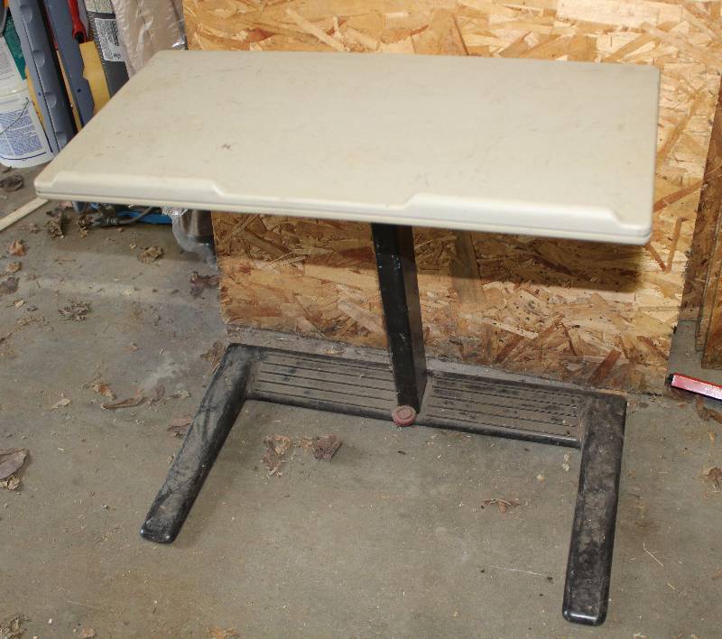 lot 8436 image: Adjustable Height Table