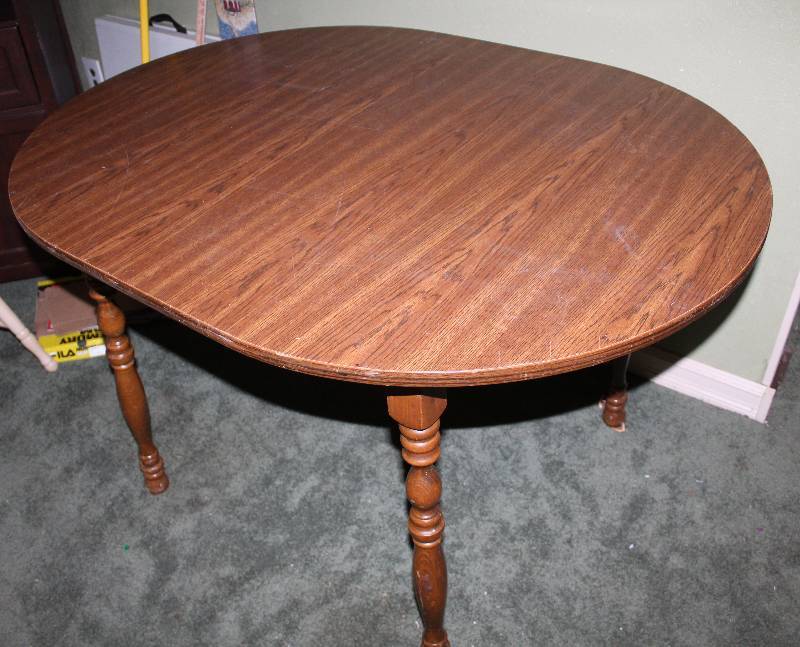 lot 8443A image: Dinette Table - 35.5 x 47
