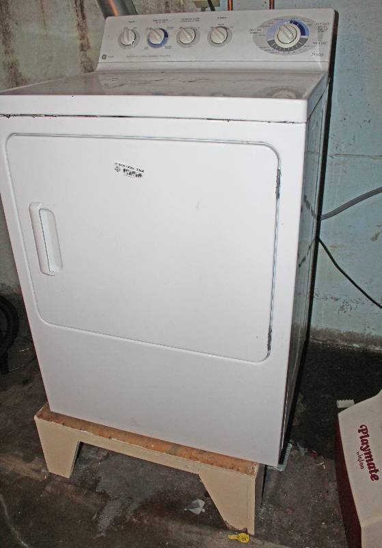 lot 8444 image: GE Clothes Dryer - Works - Located in Basement - See Note