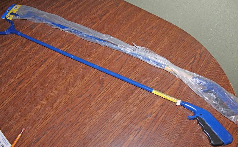 lot 8450 image: Lot of 2 - 36 Pick-Up and Reach Tools