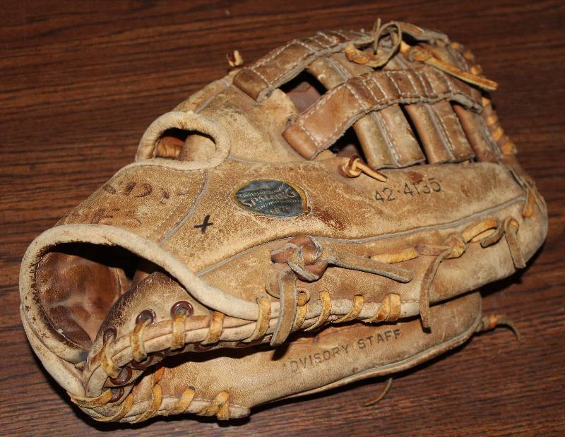 lot 8451 image: Baseball Glove w Mitt