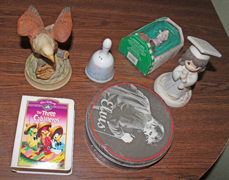 lot 8454 image: Assorted Dcor