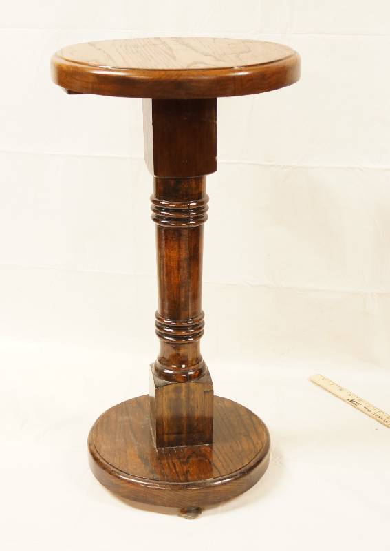 lot 6473 image: Nice Wooden Plant or Side Table - A Good Place to Set Your Keys