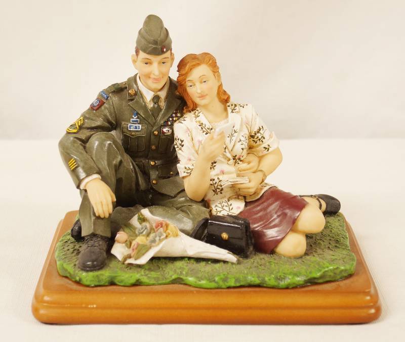 lot 6475 image: American Heroes - DAY IN THE PARK - Handcrafted Military Figurine