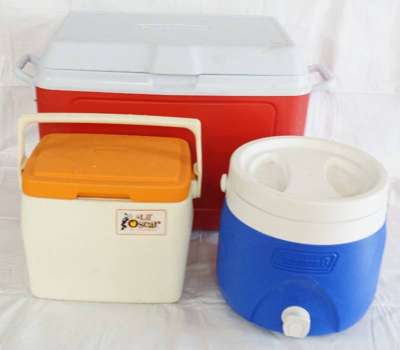 lot 4434 image: Lot of 3 Coolers with Lids - Rubbermaid & Coleman