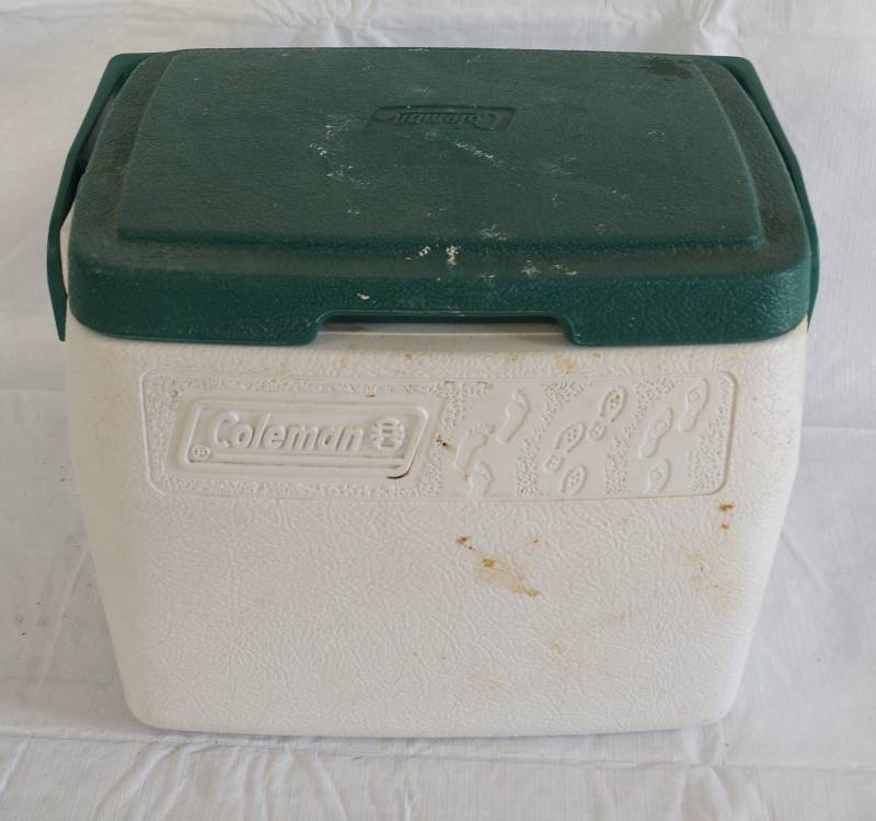 lot 4438 image: Coleman Cooler with Lid