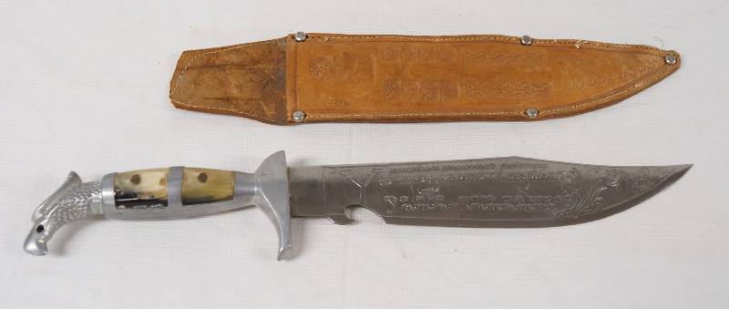 lot 6437 image: Yo Soy Comoel Espinazo Pelado Pero Sabroso Knife with Sheath - Look at The Size
