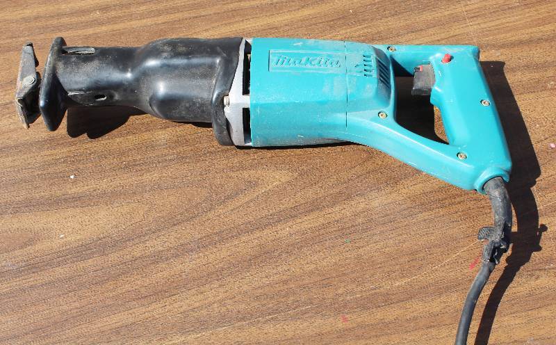 lot 3001 image: Makita Reciprocating Saw- And it does work