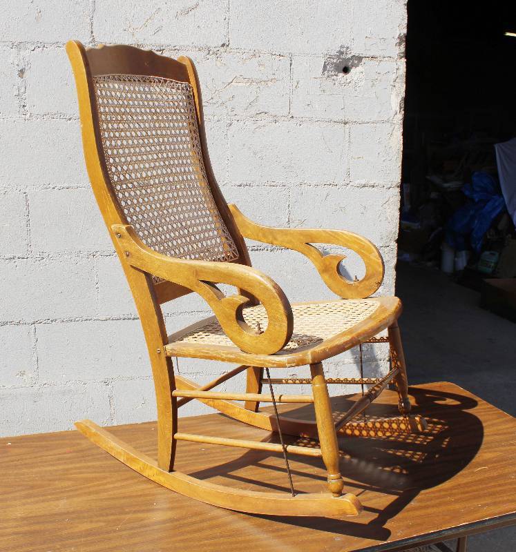 lot 3002 image: Ratan Rocker- Neat design