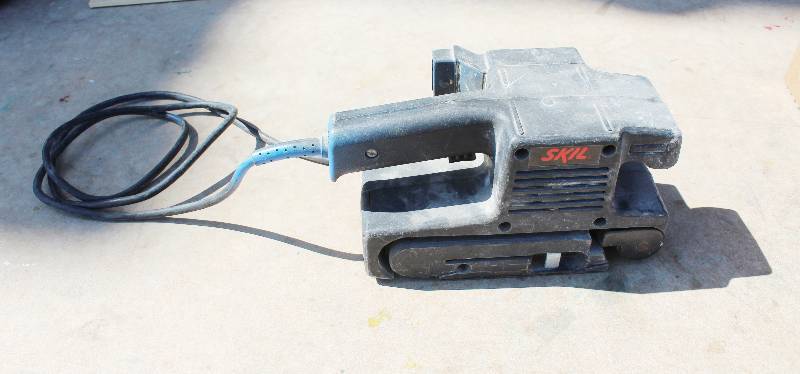 lot 3015 image: Skil Brand Belt Sander- 3 by 18 belt- 34 horsepower- Awesome
