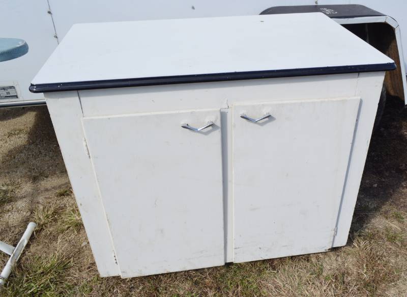 lot 3078 image: 2 door cabinet with enamel top 40 x 25 x 32.5 tall