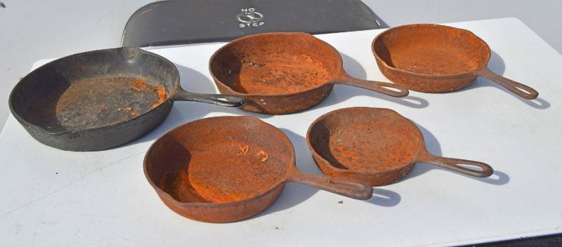 lot 3092 image: 5 cast iron skillets