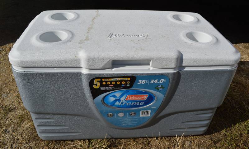 lot 3105 image: Coleman Xtreme 36 qt cooler