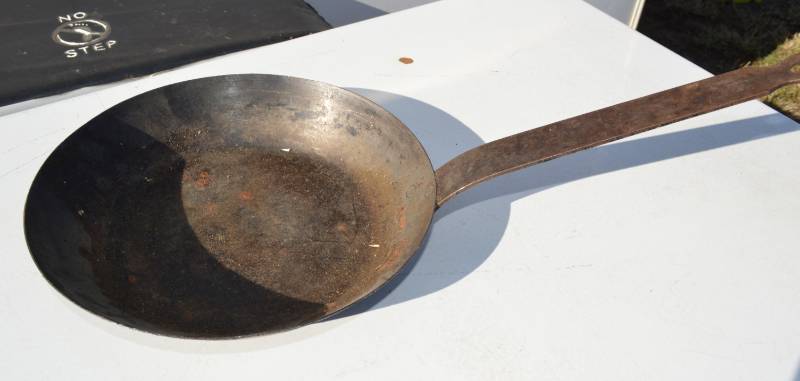 lot 3108 image: vintage skillet marked 28