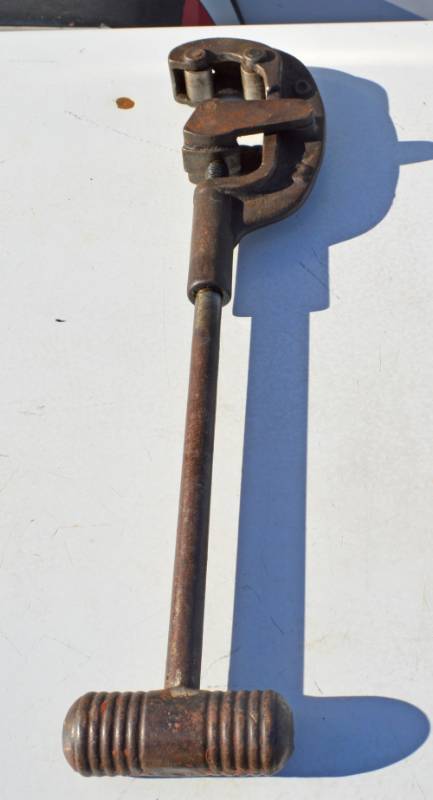 lot 3110 image: Pipe cutter marked 02