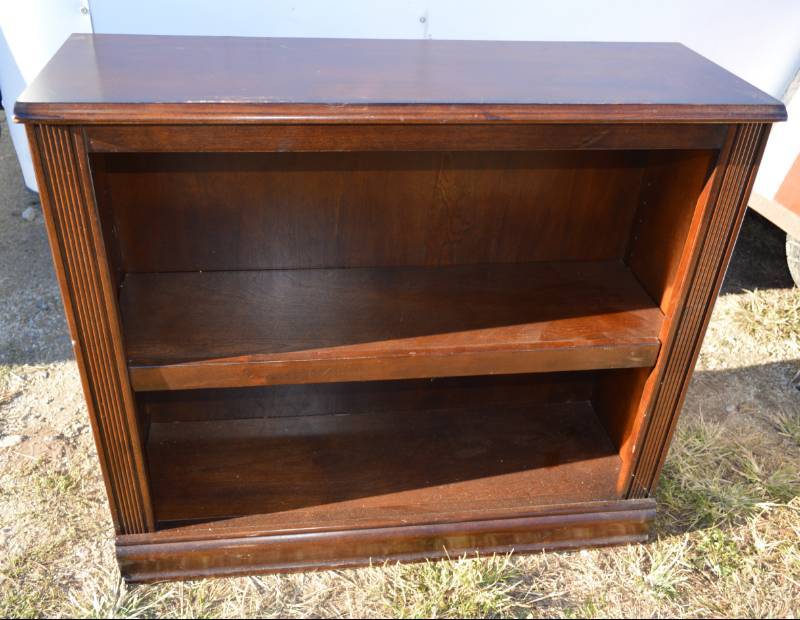 lot 3120 image: Small bookcase, medium brown finish - 34.25 x 12 x 30 tall