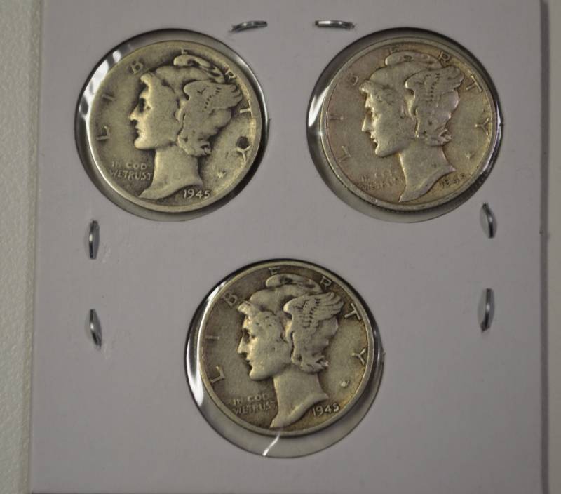 lot 3113 image: 3 1945 Mercury silver dimes
