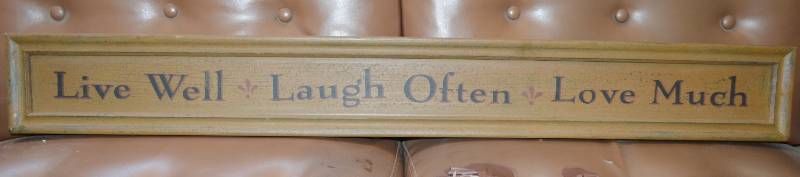 lot 3133 image: Dcor wall hanging 44 x 5 12