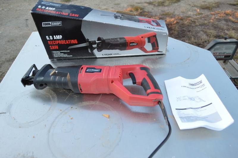 lot 3142 image: Reciprocating saw 6 Amp - works used twice