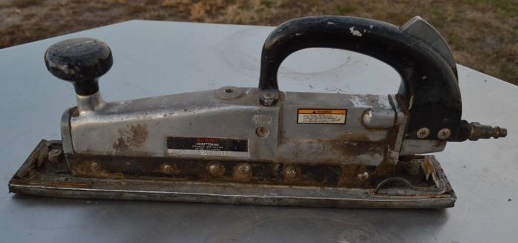 lot 3147 image: Craftsman in line pneumatic sander - works