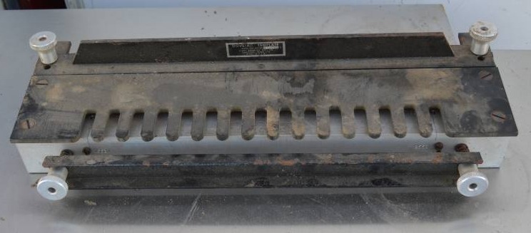 lot 3165 image: dovetail template
