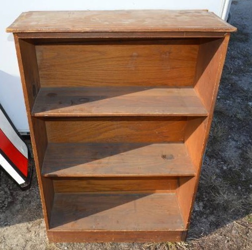 lot 3169 image: wooden bookshelf - nice condition