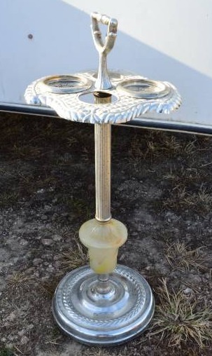 lot 3172 image: smoke stand