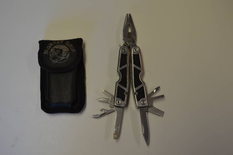 lot 3159 image: monkey grip multi-tool with case