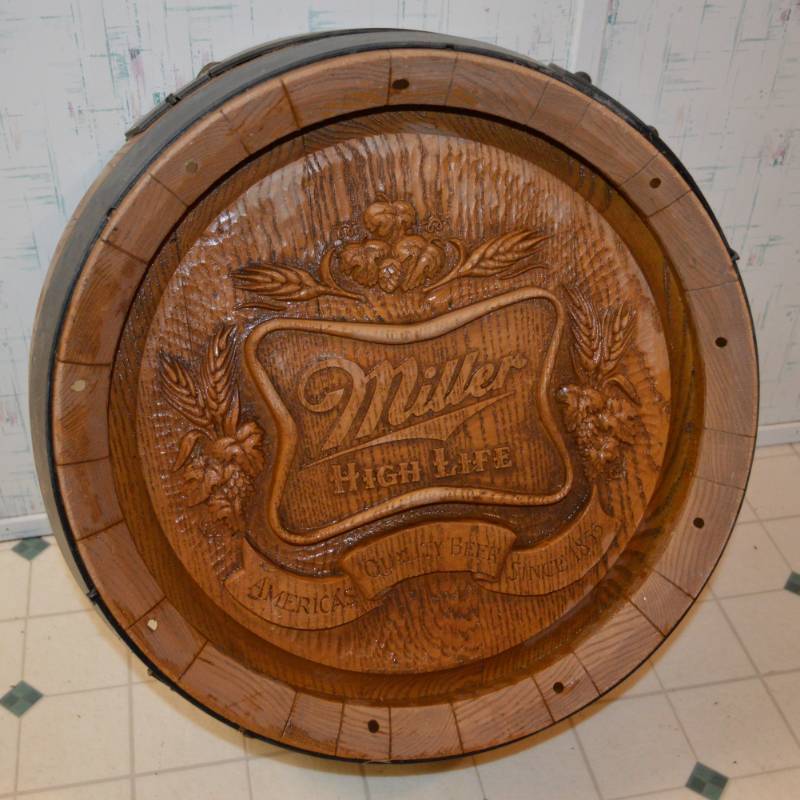 lot 3206 image: Miller High Life Sign - Nice for a Home Bar