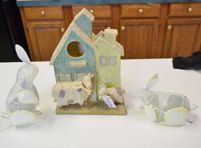 lot 3211 image: Decorative Bird House and 2 Metal Rabbits