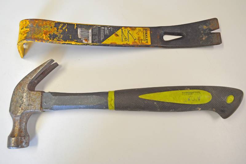lot 3220 image: Craftsman Hammer and Stanley Wonder Bar