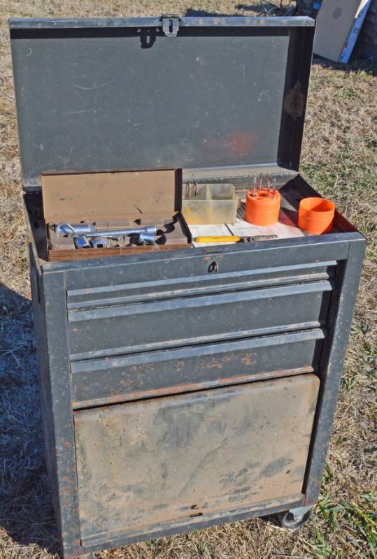 lot 3225 image: Portable Toolbox with Contents