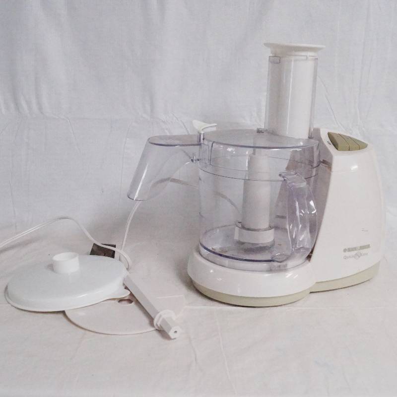 lot 5376 image: Black & Decker Food Processor Chopper - Fast N Easy - Plugged in and it Runs