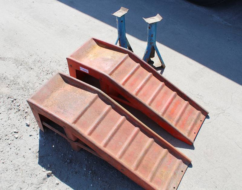 lot 3030 image: Pair of Steel Car Ramps and Jack Stands- Cool