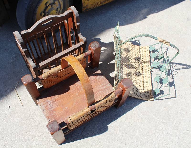 lot 3037 image: 3 magazine racks