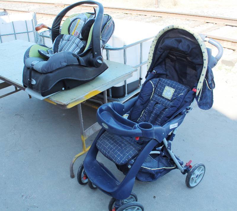 lot 3051 image: Evenflow CarseatCarrier- Graco Stroller