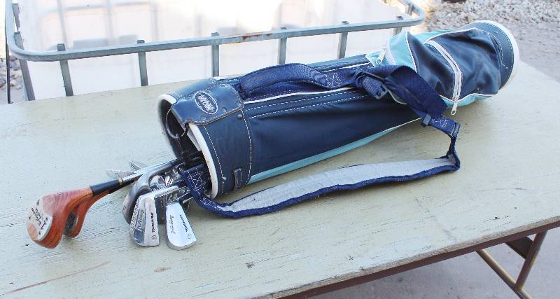 lot 3052 image: Golf Clubs in a Golf Bag