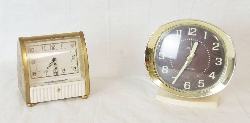 lot 6768 image: 2 Clocks - Seth Thomas 8 days Jewels - Westclox Big 8