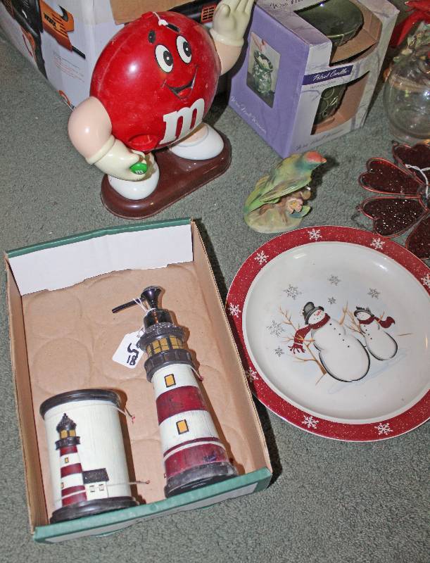lot 8508 image: Assortment of Home Dcor