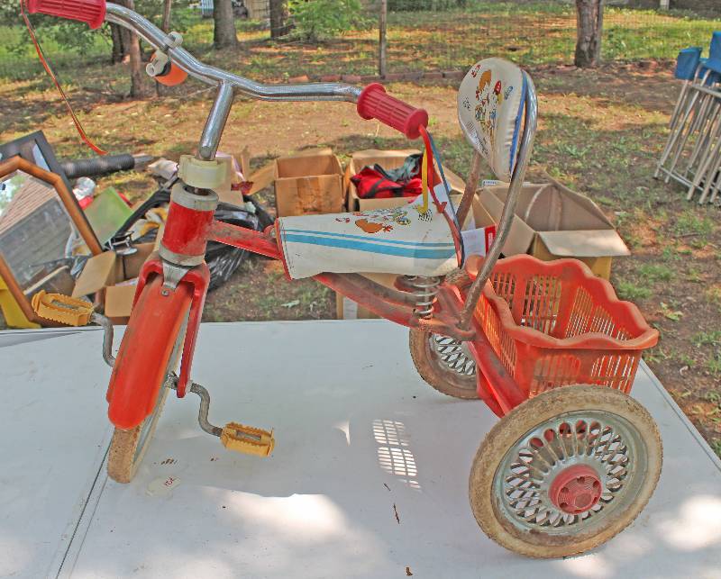 lot 8886 image: Childs Tricycle
